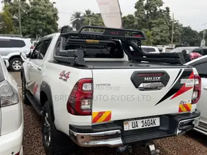 Toyota Hilux 2022 Off white
