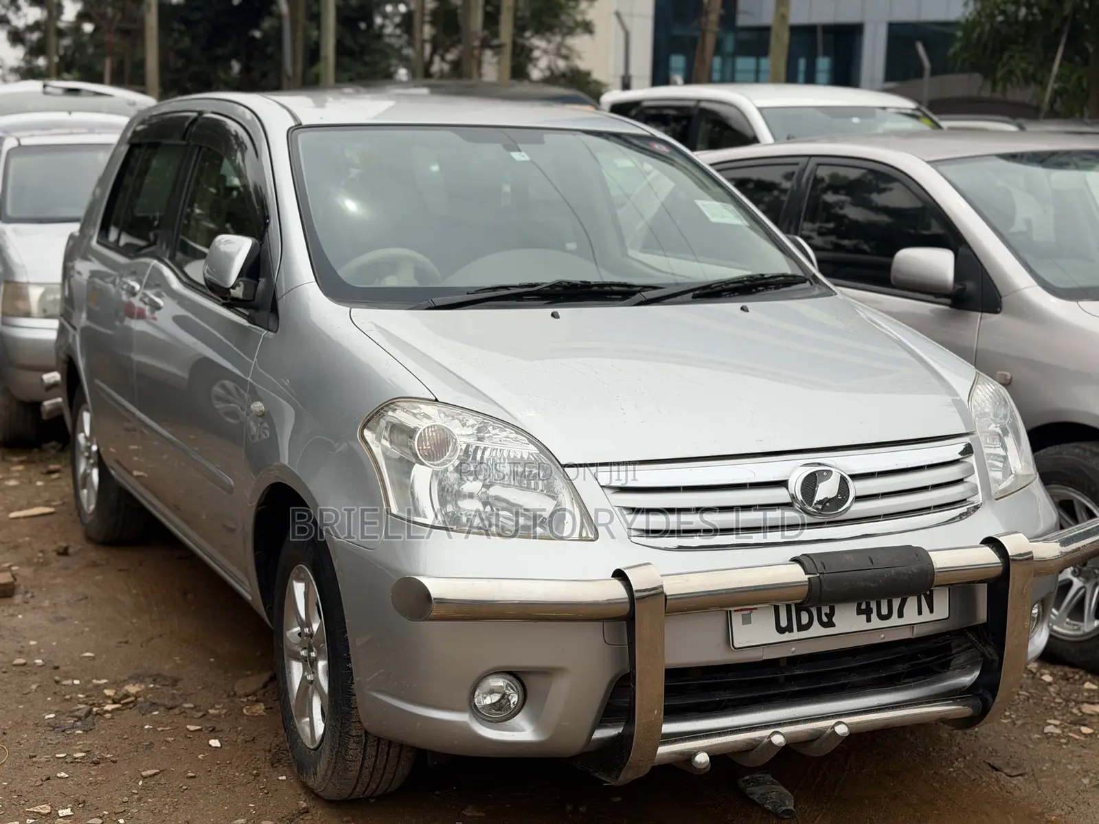 Toyota Raum 2010 Silver