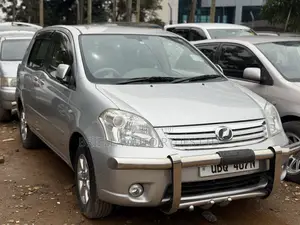 Toyota Raum 2010 Silver