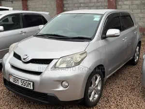 Toyota IST 2009 Silver