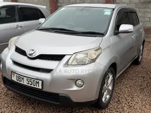 Toyota IST 2009 Silver