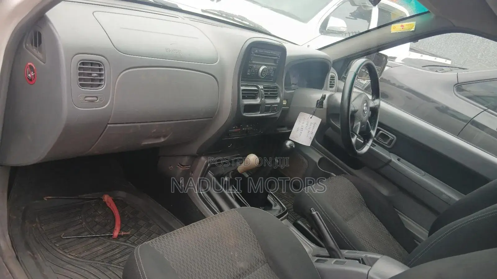 Nissan Hardbody 2010 White