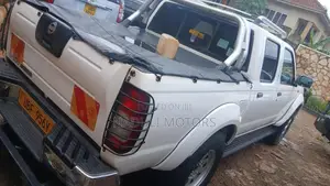 Nissan Hardbody 2010 White