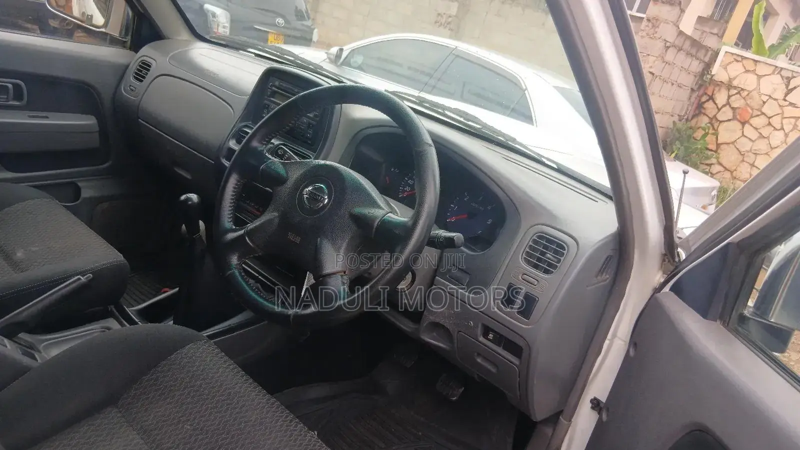 Nissan Hardbody 2010 White
