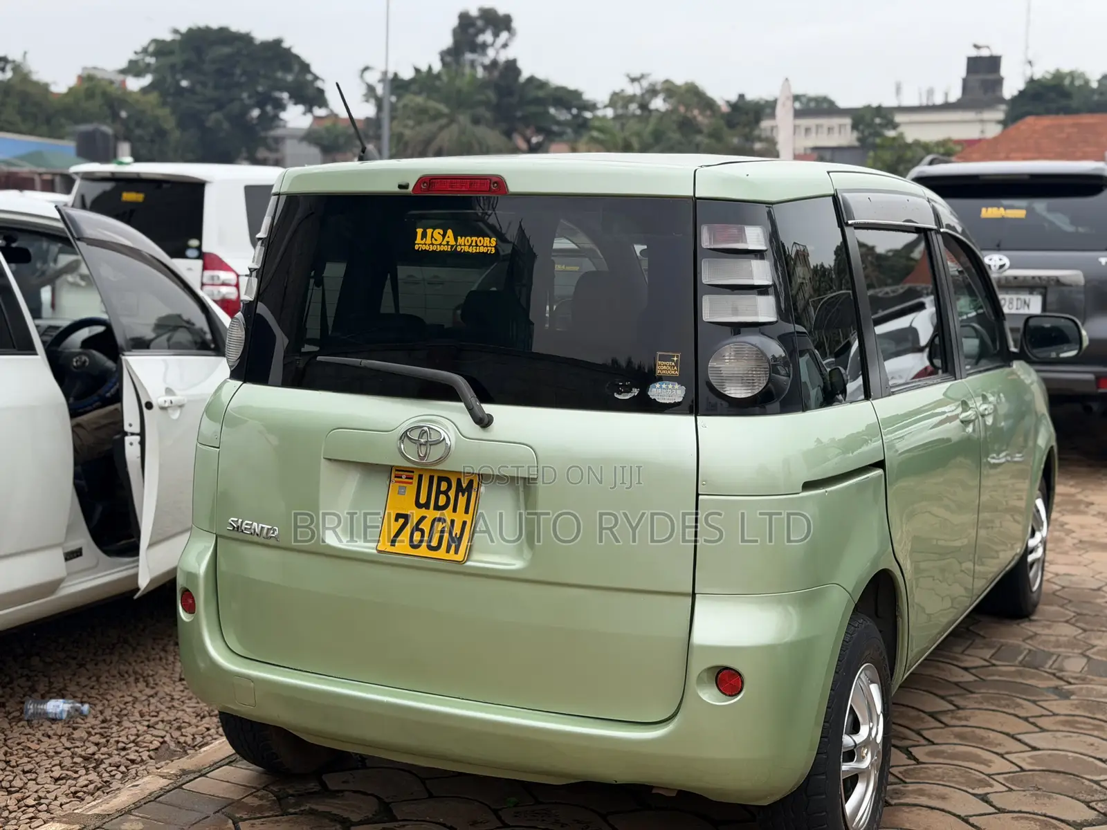 Toyota Sienta 2010 Green