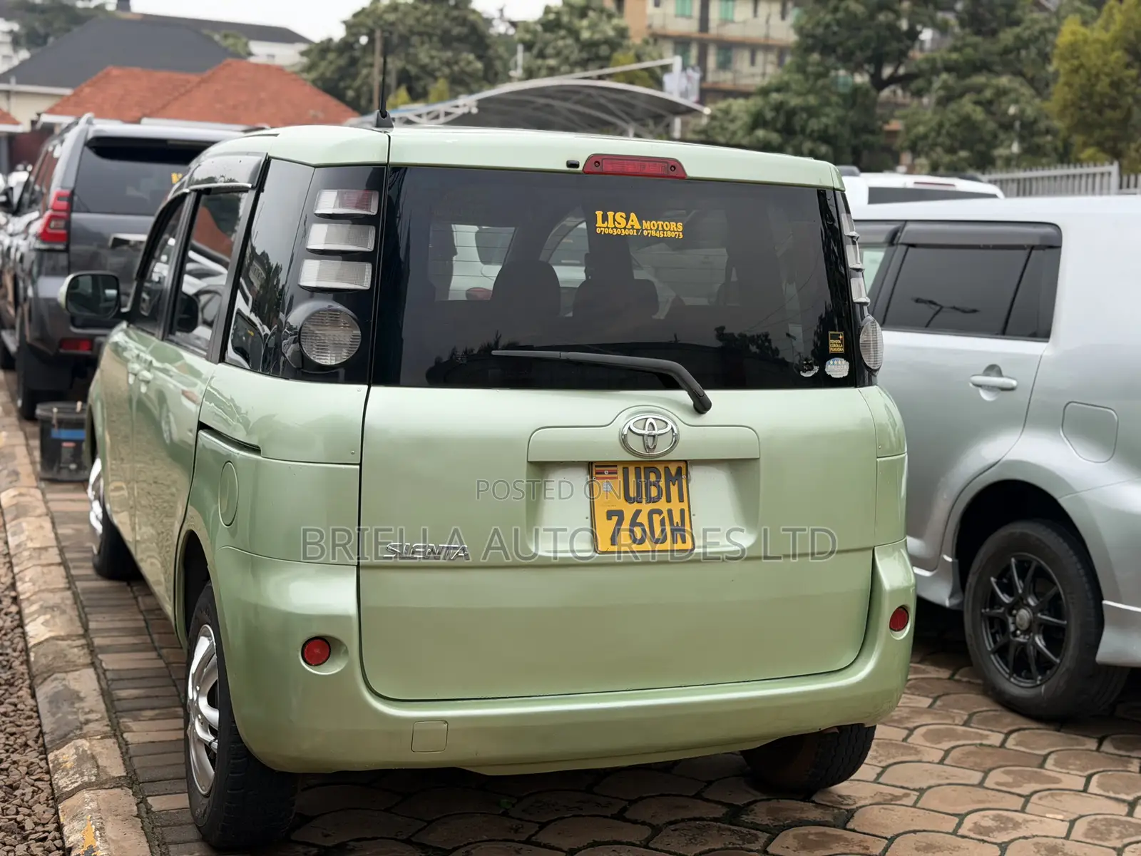 Toyota Sienta 2010 Green