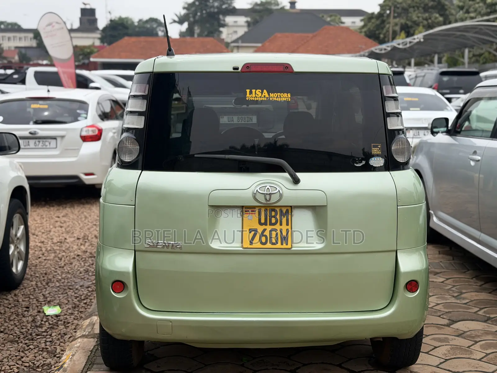 Toyota Sienta 2010 Green