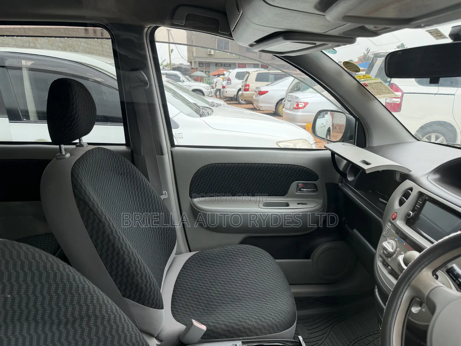 Toyota Sienta 2010 Green