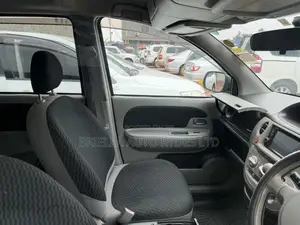 Toyota Sienta 2010 Green