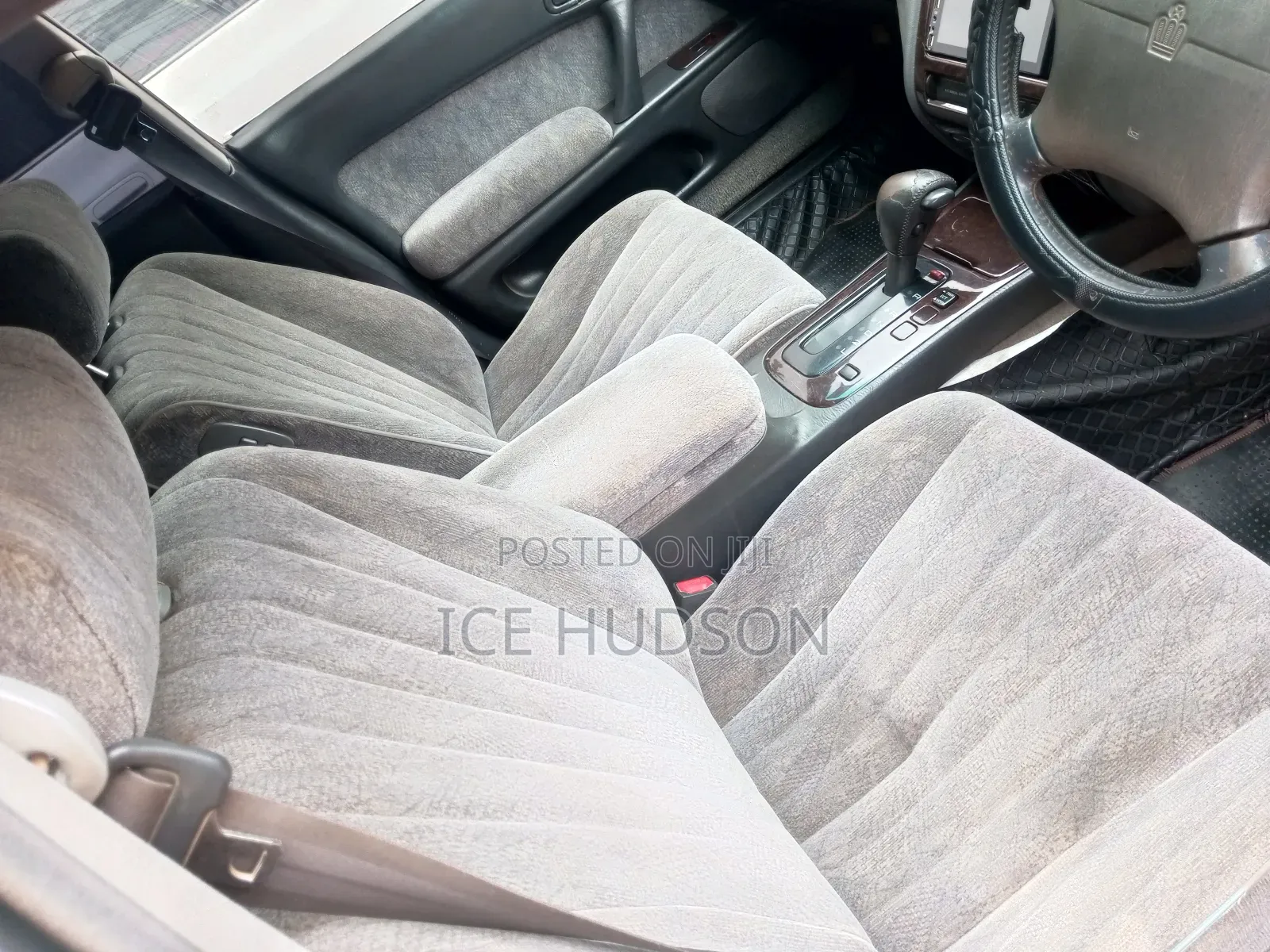 Toyota Crown Majesta 1998 Blue