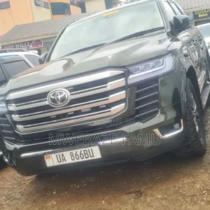 Toyota Land Cruiser 2017 Green