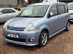 Toyota Sienta 2010 Blue