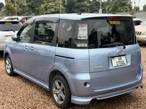 Toyota Sienta 2010 Blue