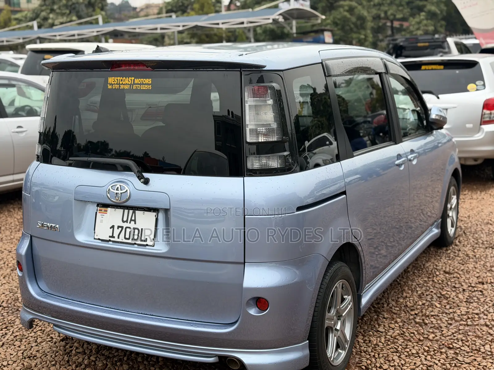Toyota Sienta 2010 Blue
