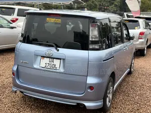 Toyota Sienta 2010 Blue