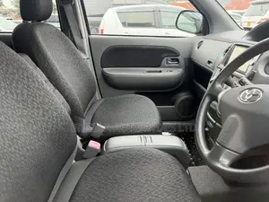 Toyota Sienta 2010 Blue
