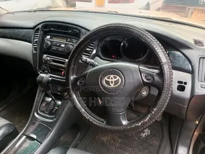 Toyota Kluger 2004 Gold