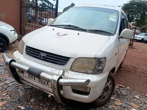 Toyota Noah 2002 Off white