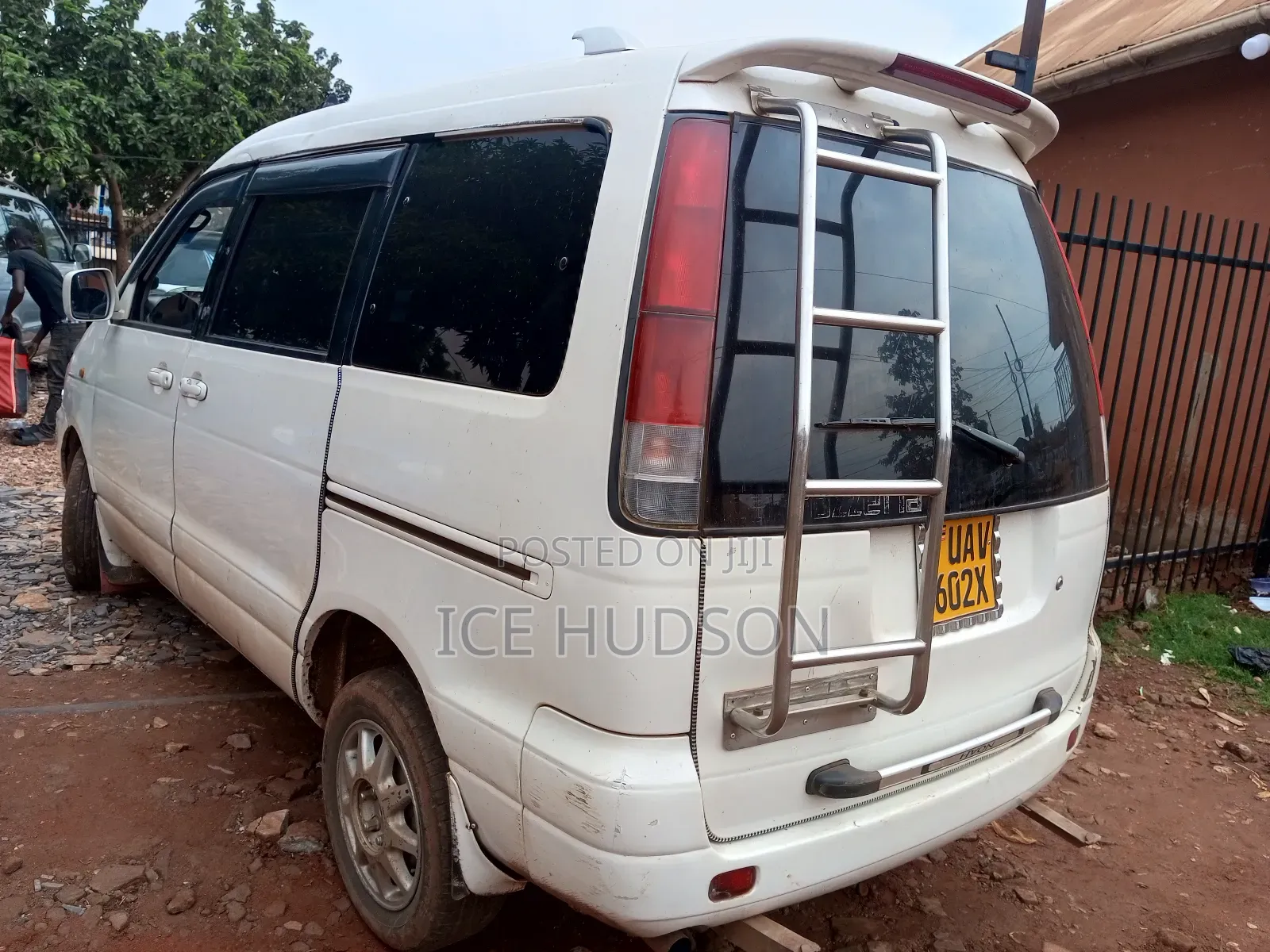Toyota Noah 2002 Off white