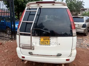 Toyota Noah 2002 Off white