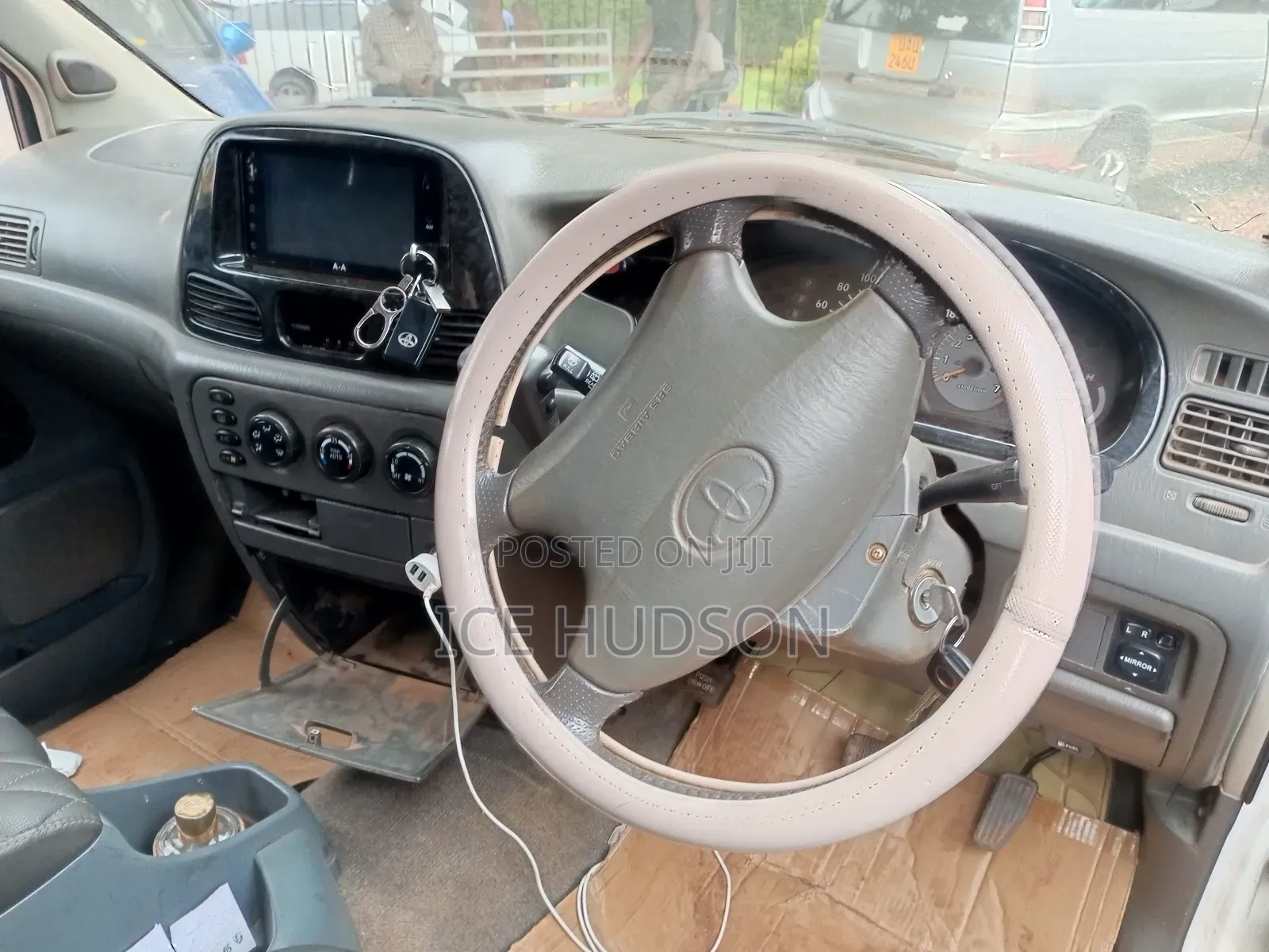 Toyota Noah 2002 Off white