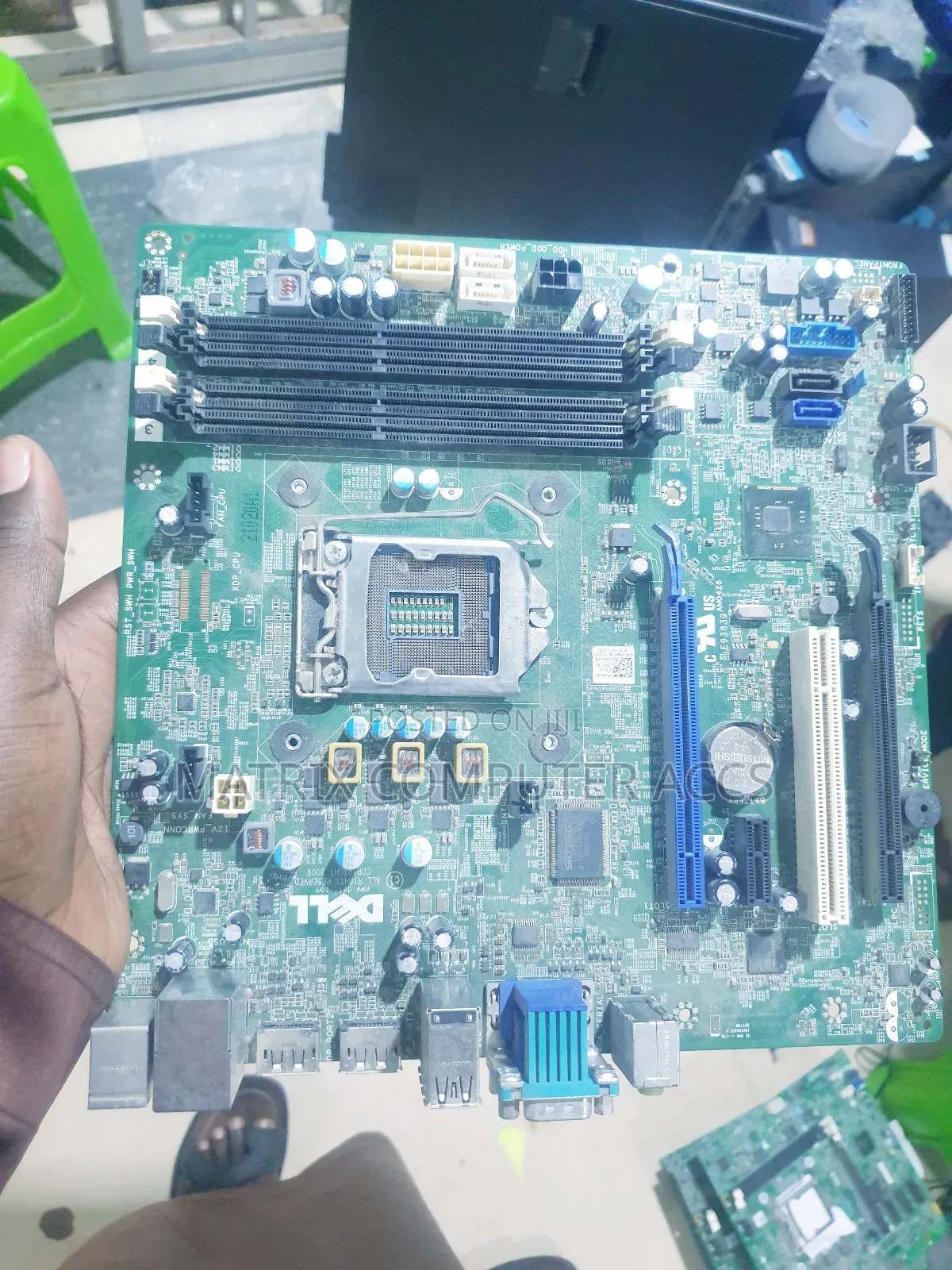 Desktop Motherboard 7020