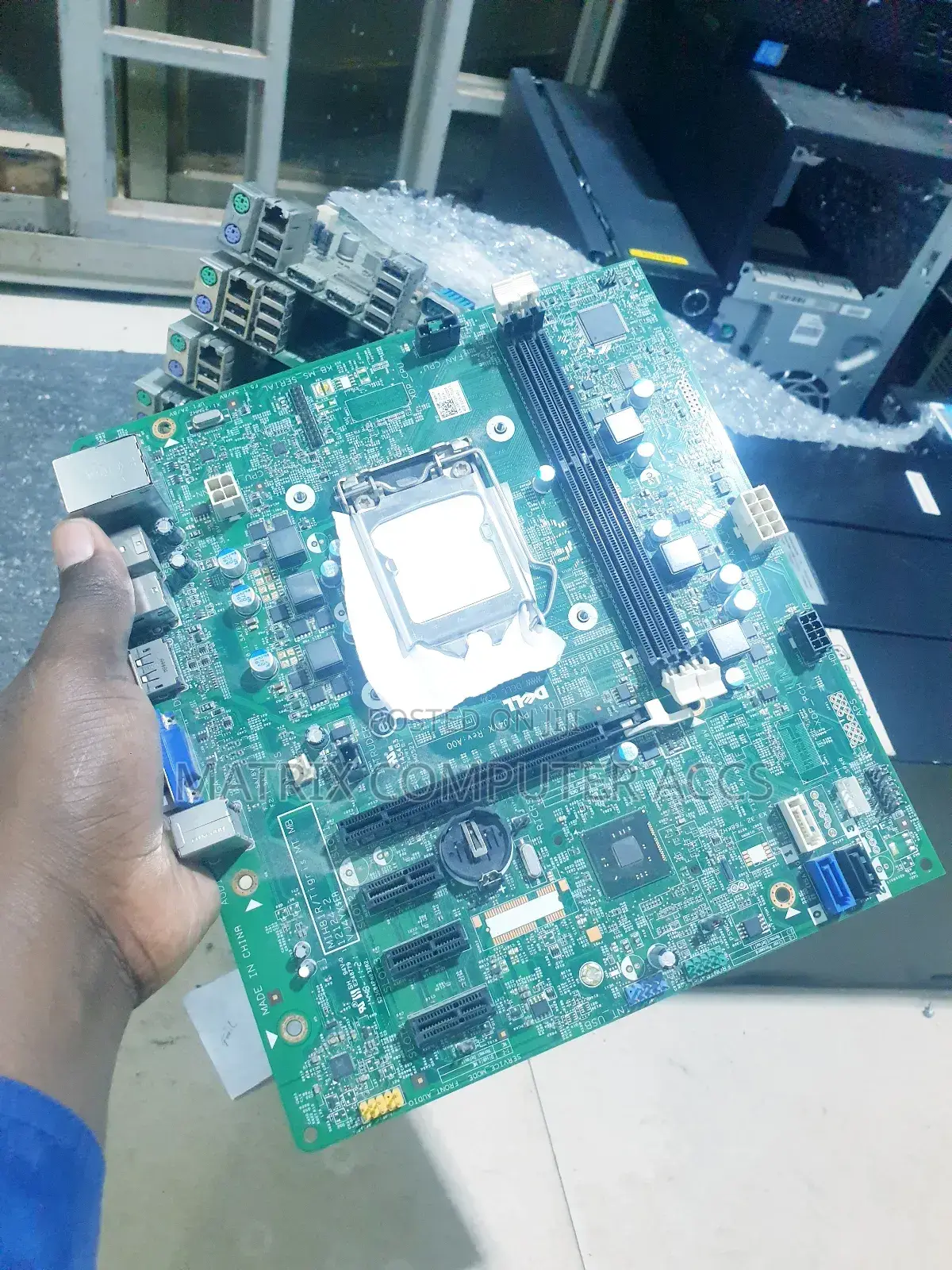 Desktop Motherboard 7020