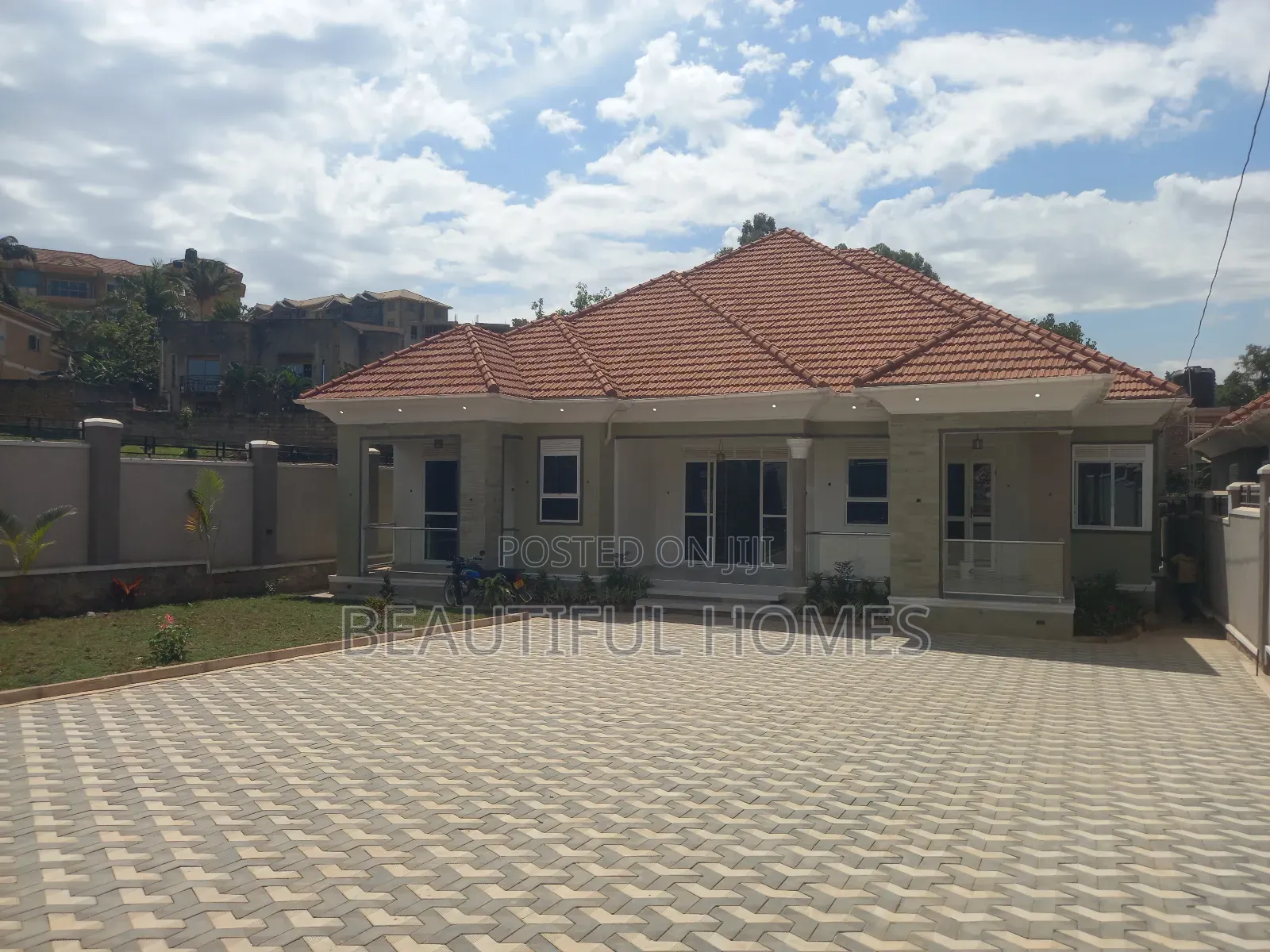 Furnished 5bdrm House in Kira for sale
