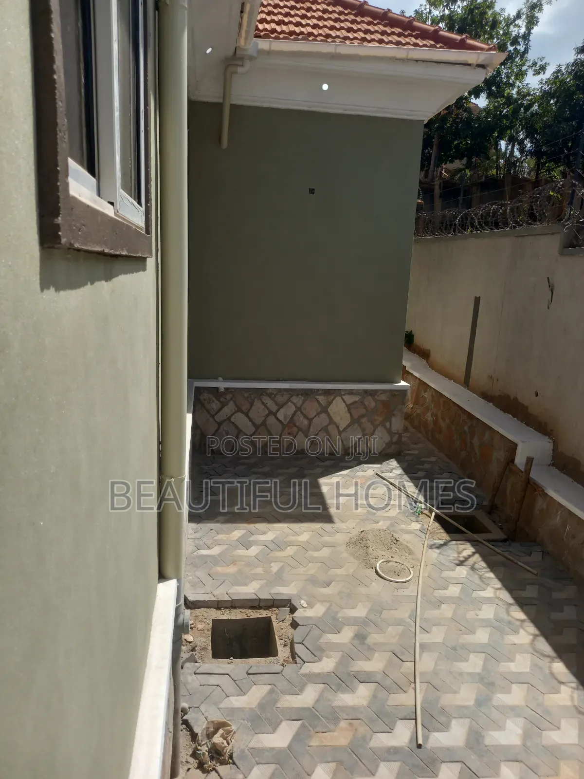 Furnished 5bdrm House in Kira for sale