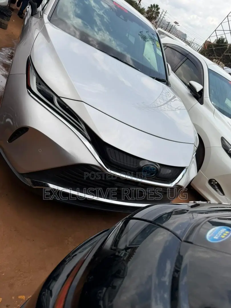 Toyota Harrier 2.5 Hybrid 4WD 2021 Silver