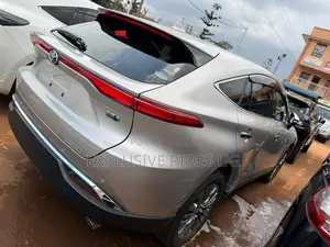 Toyota Harrier 2.5 Hybrid 4WD 2021 Silver