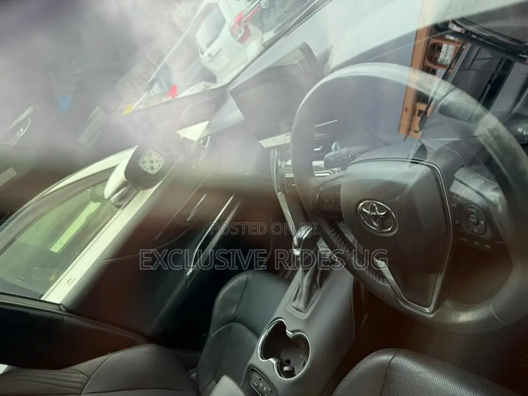 Toyota Harrier 2.5 Hybrid 4WD 2021 Silver