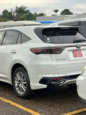 Toyota Harrier 2.0 2017 Beige