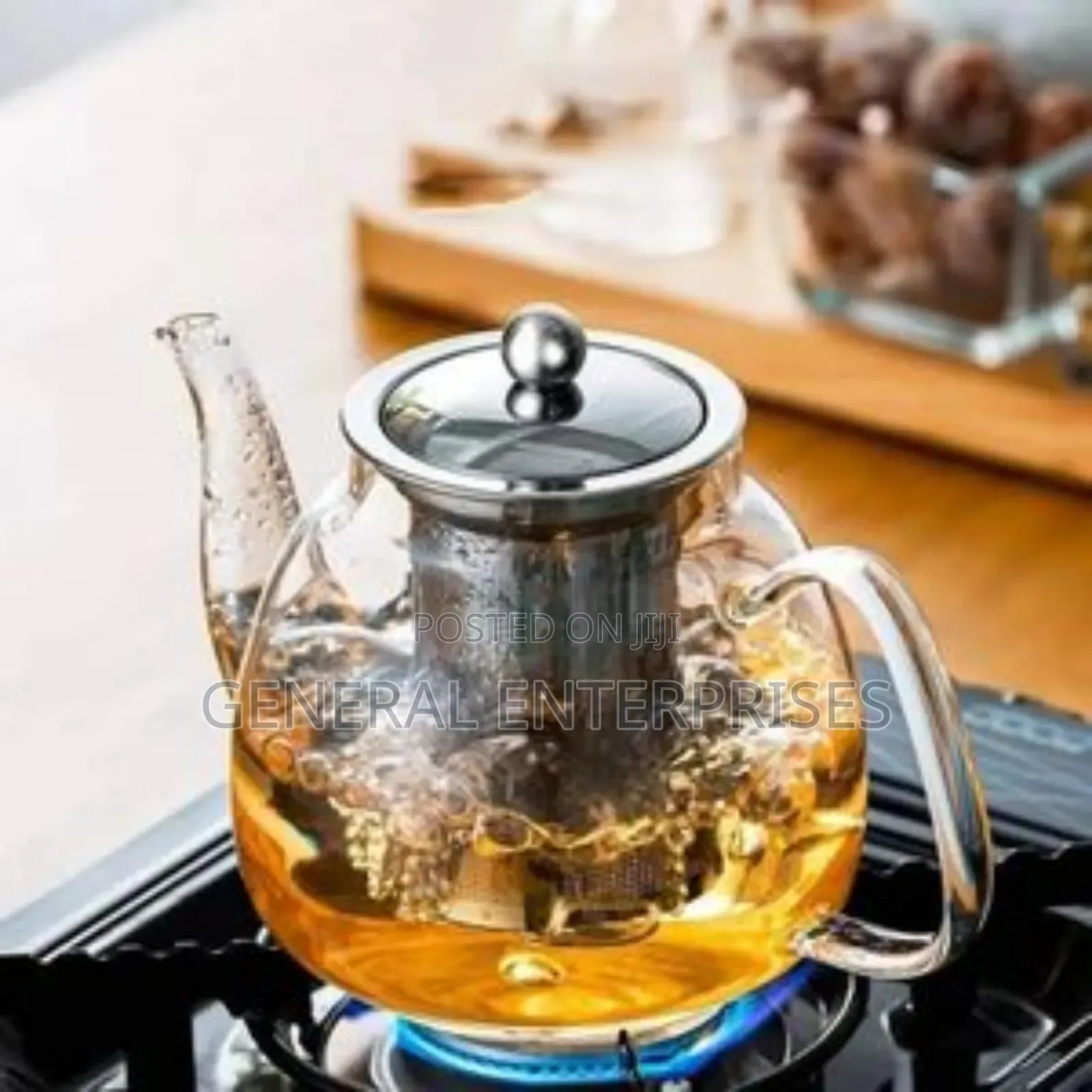 Stovetop-Safe Glass Teapot With a Stainless Steel Infuser.