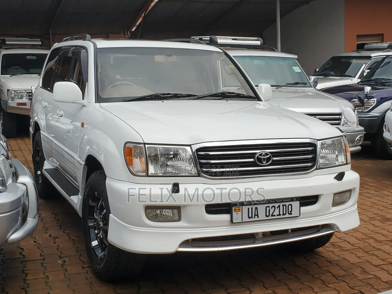 Toyota Land Cruiser HDJ 100 2000 White