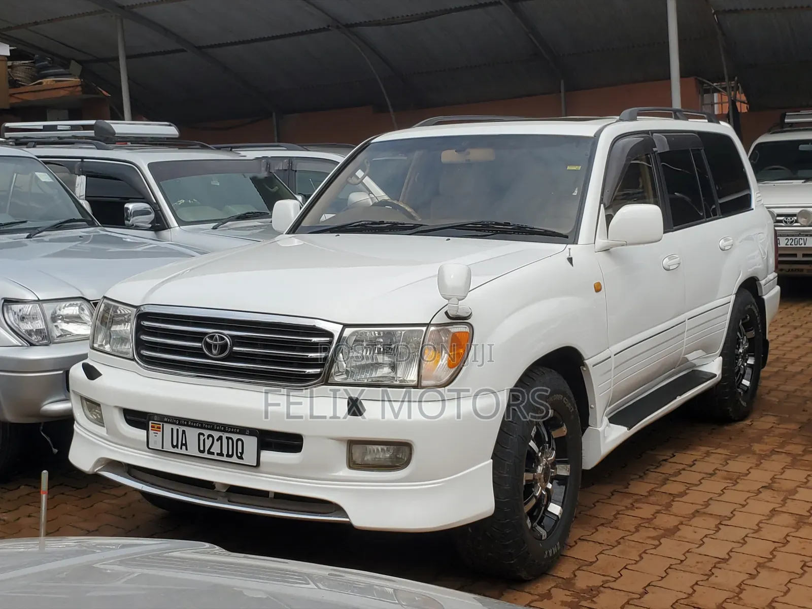 Toyota Land Cruiser HDJ 100 2000 White