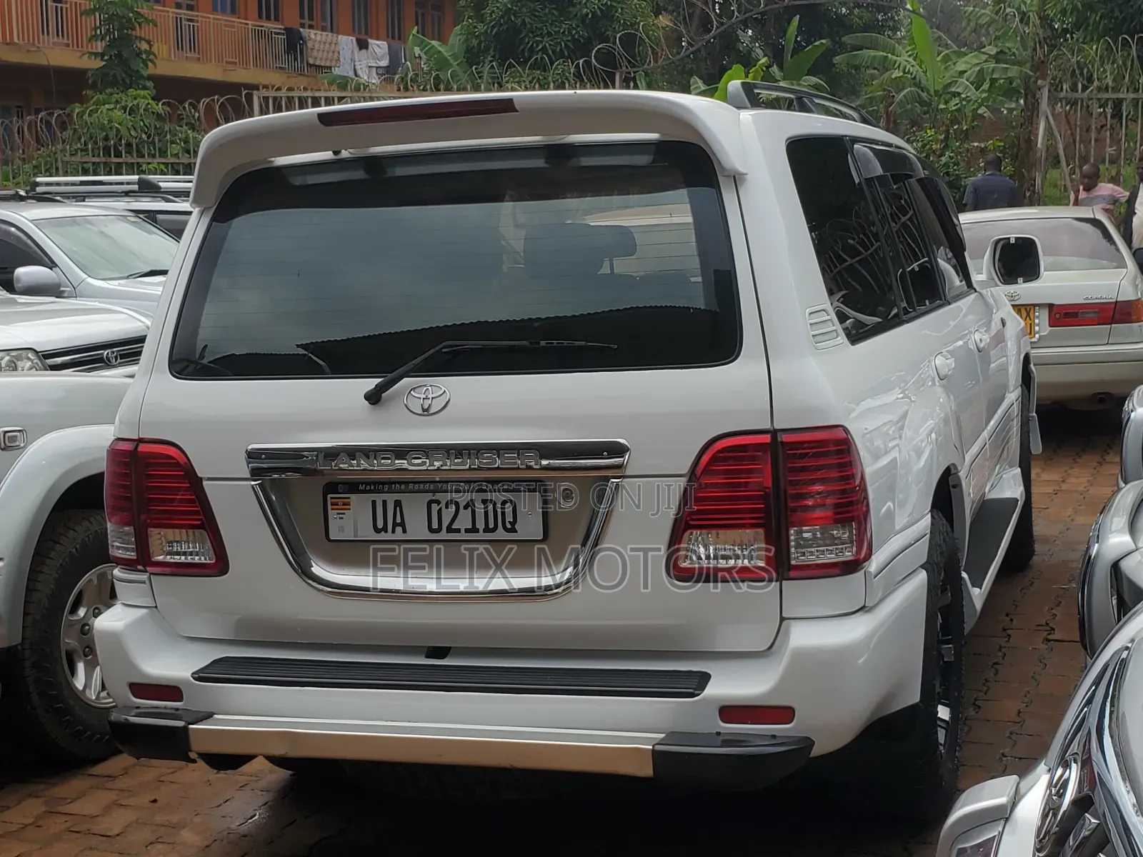 Toyota Land Cruiser HDJ 100 2000 White