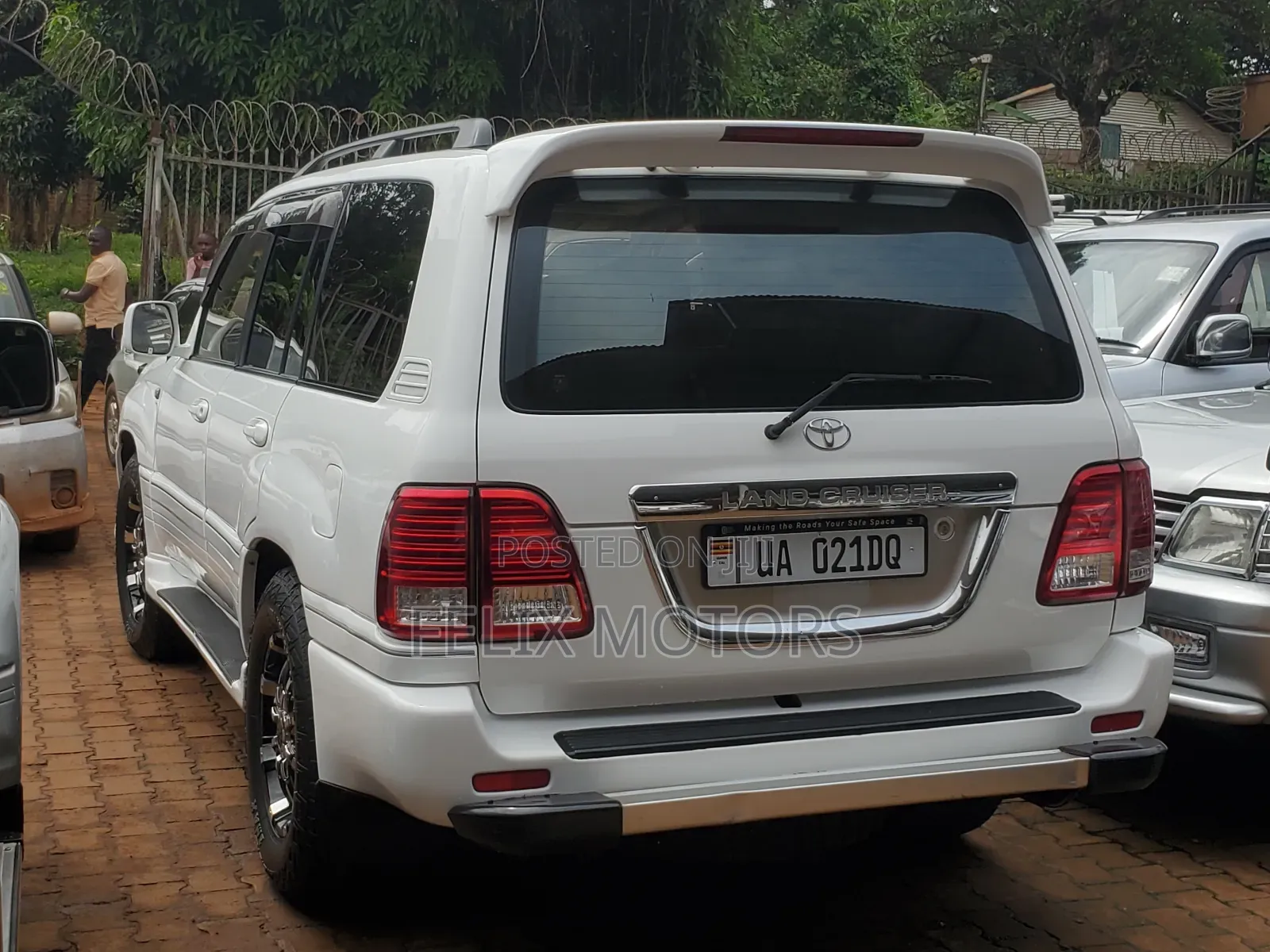 Toyota Land Cruiser HDJ 100 2000 White