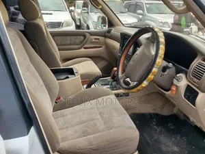 Toyota Land Cruiser HDJ 100 2000 White