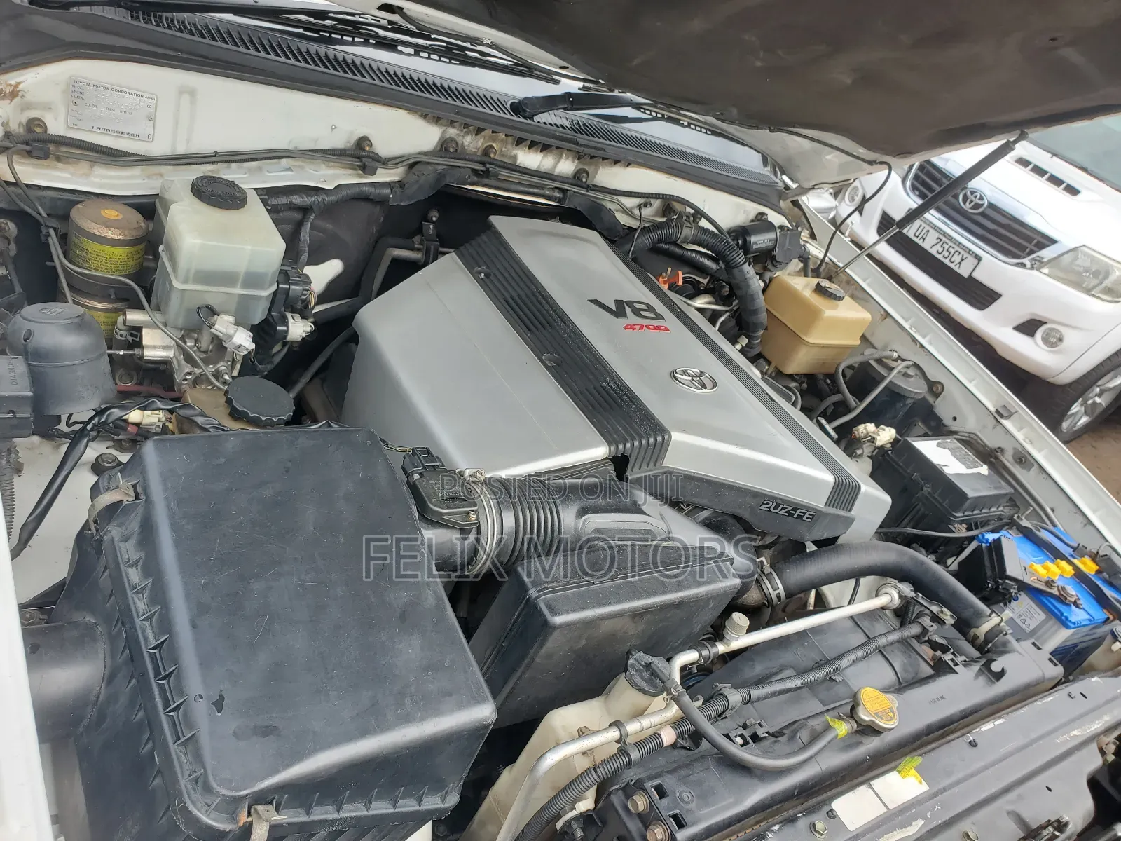 Toyota Land Cruiser HDJ 100 2000 White