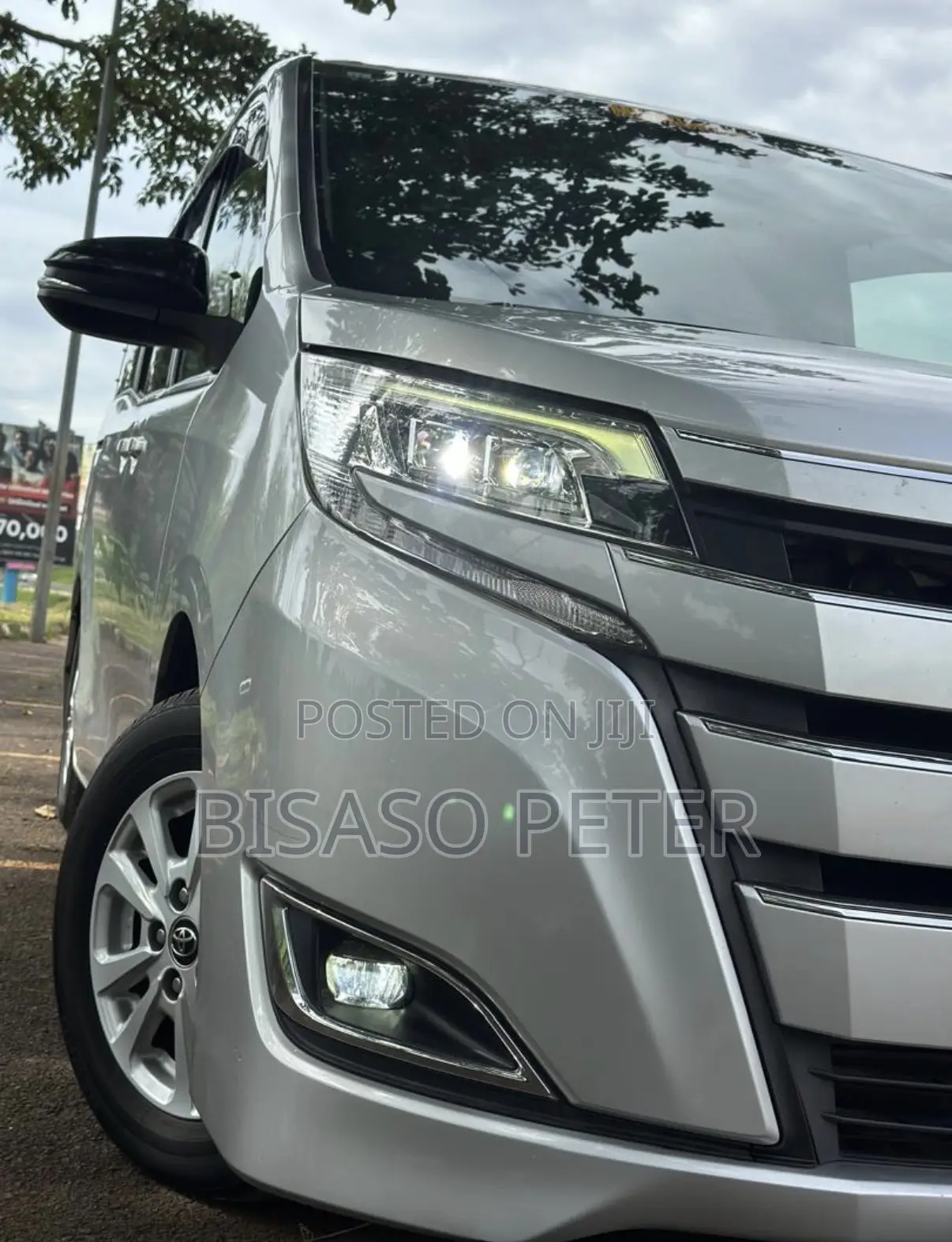 Toyota Noah 2018 Silver