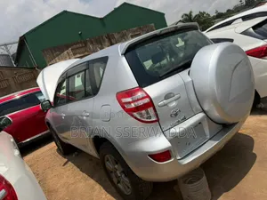 Toyota RAV4 2010 Silver