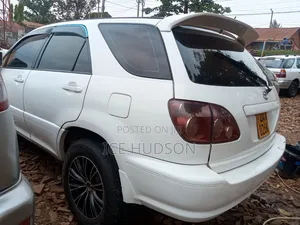 Toyota Harrier 2000 White