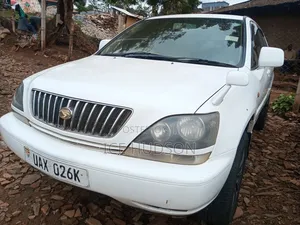 Toyota Harrier 2000 White