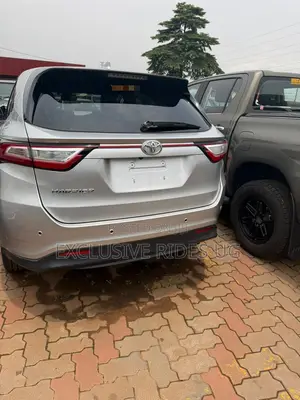 Toyota Harrier 2.0 2017 Silver