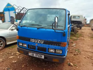 Isuzu Elf Tipper