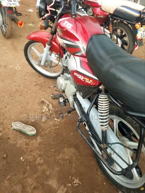 TVS HLX 125 2023 Red