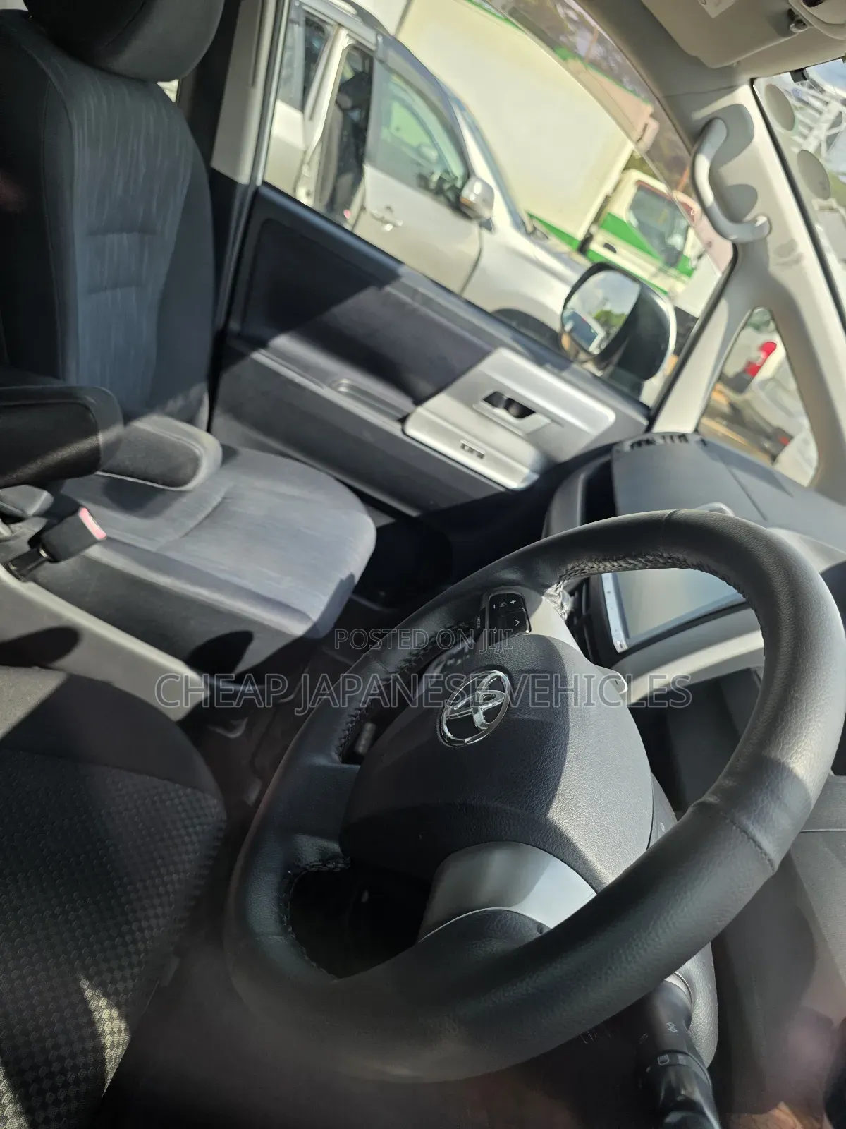 Toyota Noah 2013 White