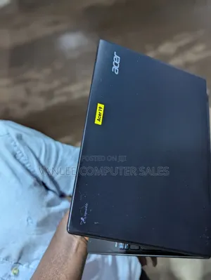 Laptop Acer TravelMate B113 4GB Intel Celeron HDD+SSD 320GB
