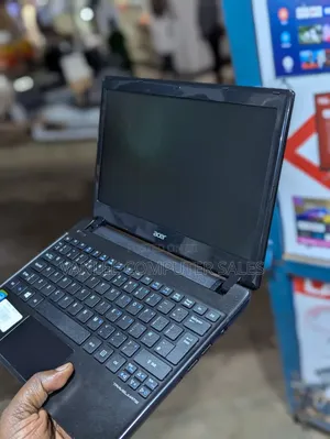Laptop Acer TravelMate B113 4GB Intel Celeron HDD+SSD 320GB
